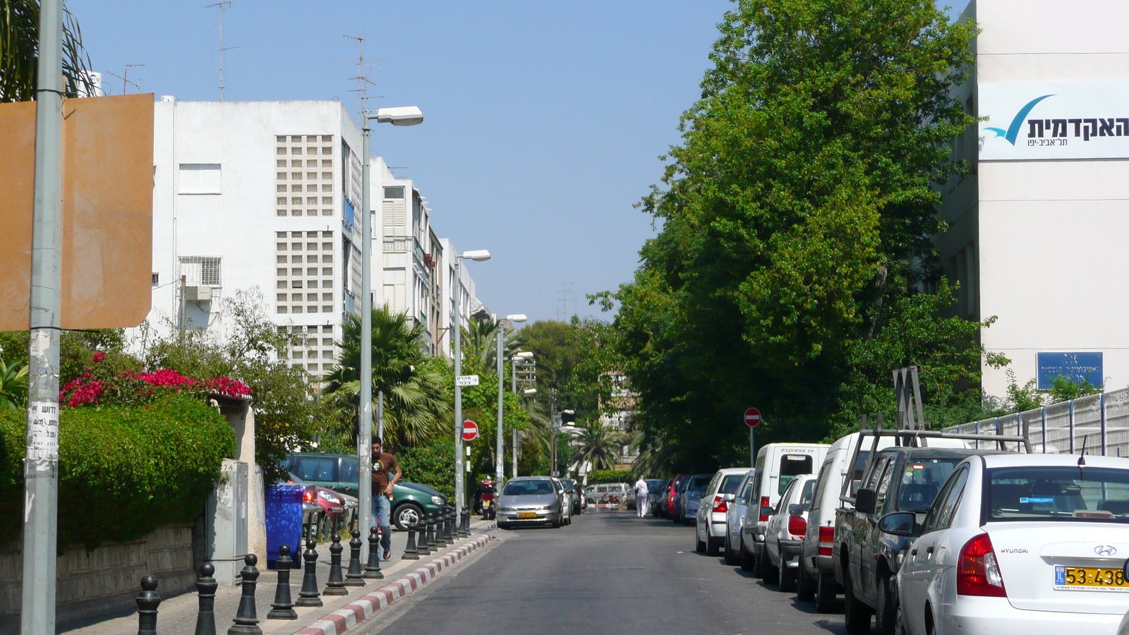 Picture Israel Tel Aviv Ibn Gvirol Street 2007-06 46 - Perspective Ibn Gvirol Street