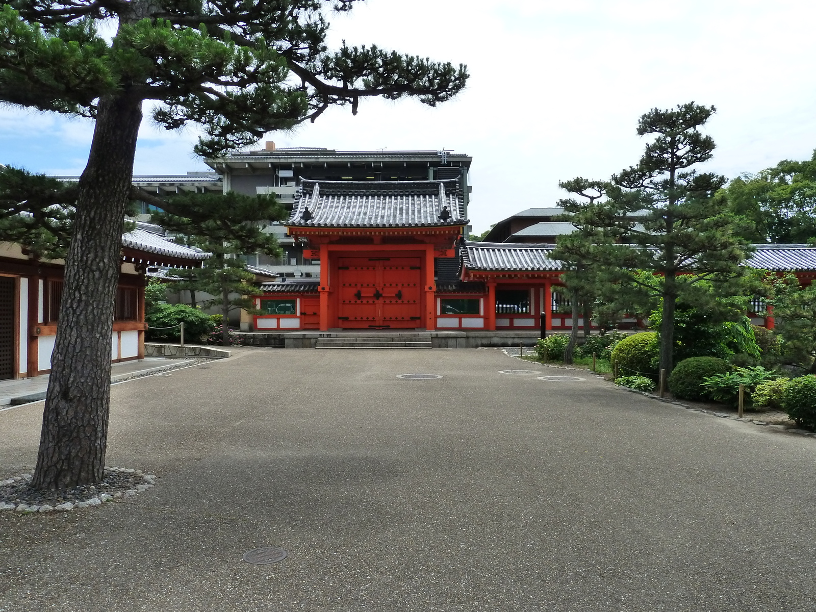 Picture Japan Kyoto Sanjusangendo temple 2010-06 13 - Photographers Sanjusangendo temple