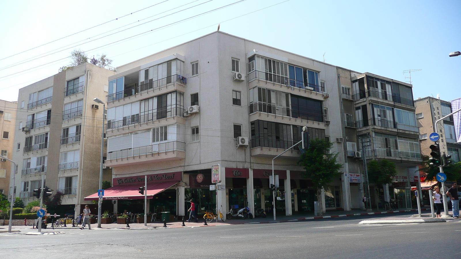 Picture Israel Tel Aviv Ibn Gvirol Street 2007-06 34 - Trail Ibn Gvirol Street