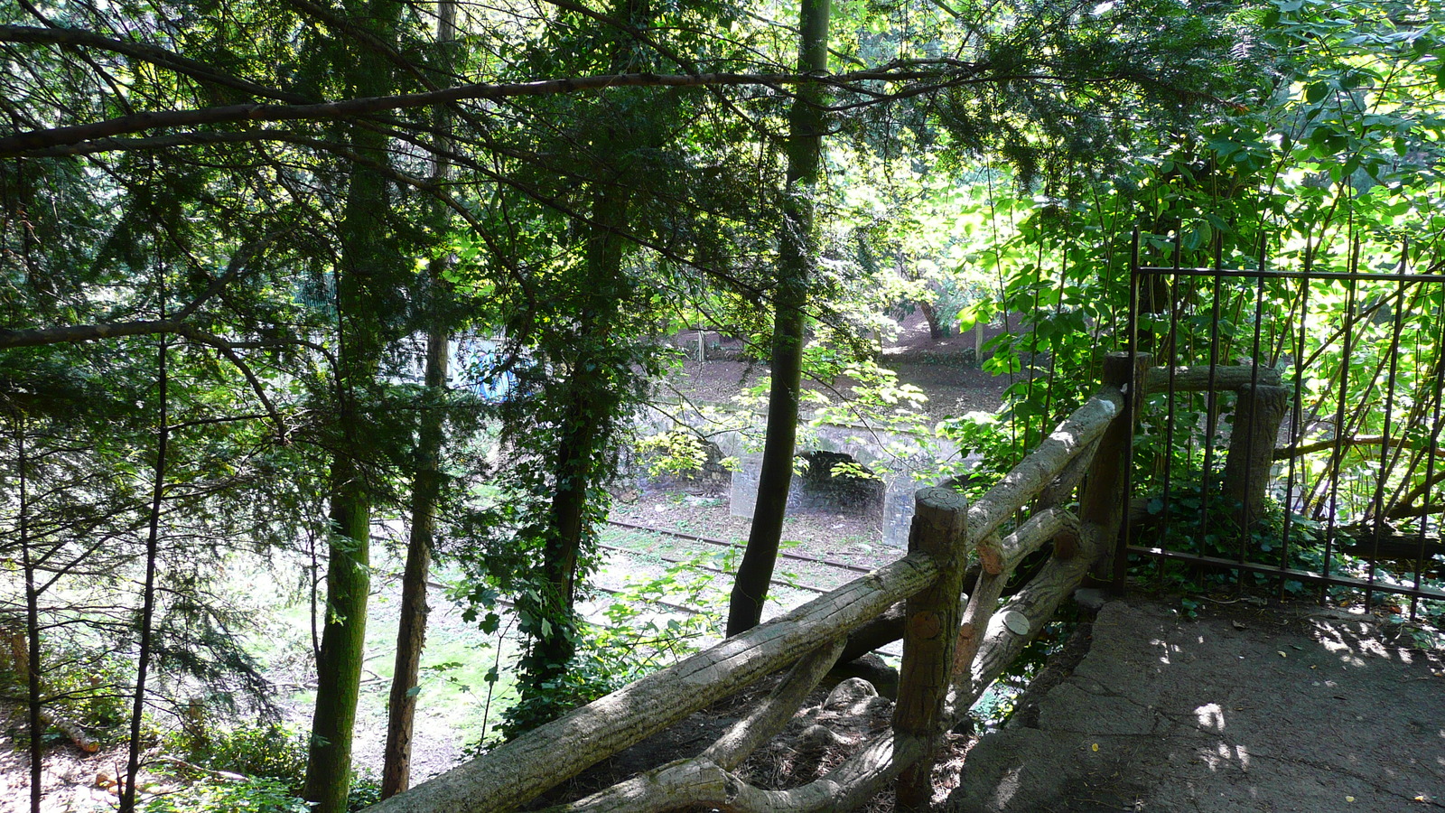 Picture France Paris Parc des Butes Chaumont 2007-08 112 - Journey Parc des Butes Chaumont