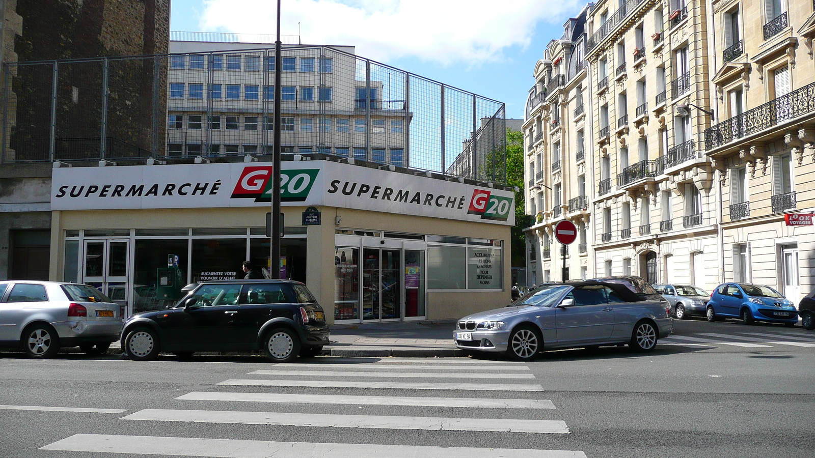 Picture France Paris 17th Arrondissement Rue Jouffroy d'Abbans 2007-05 54 - Flight Rue Jouffroy d'Abbans