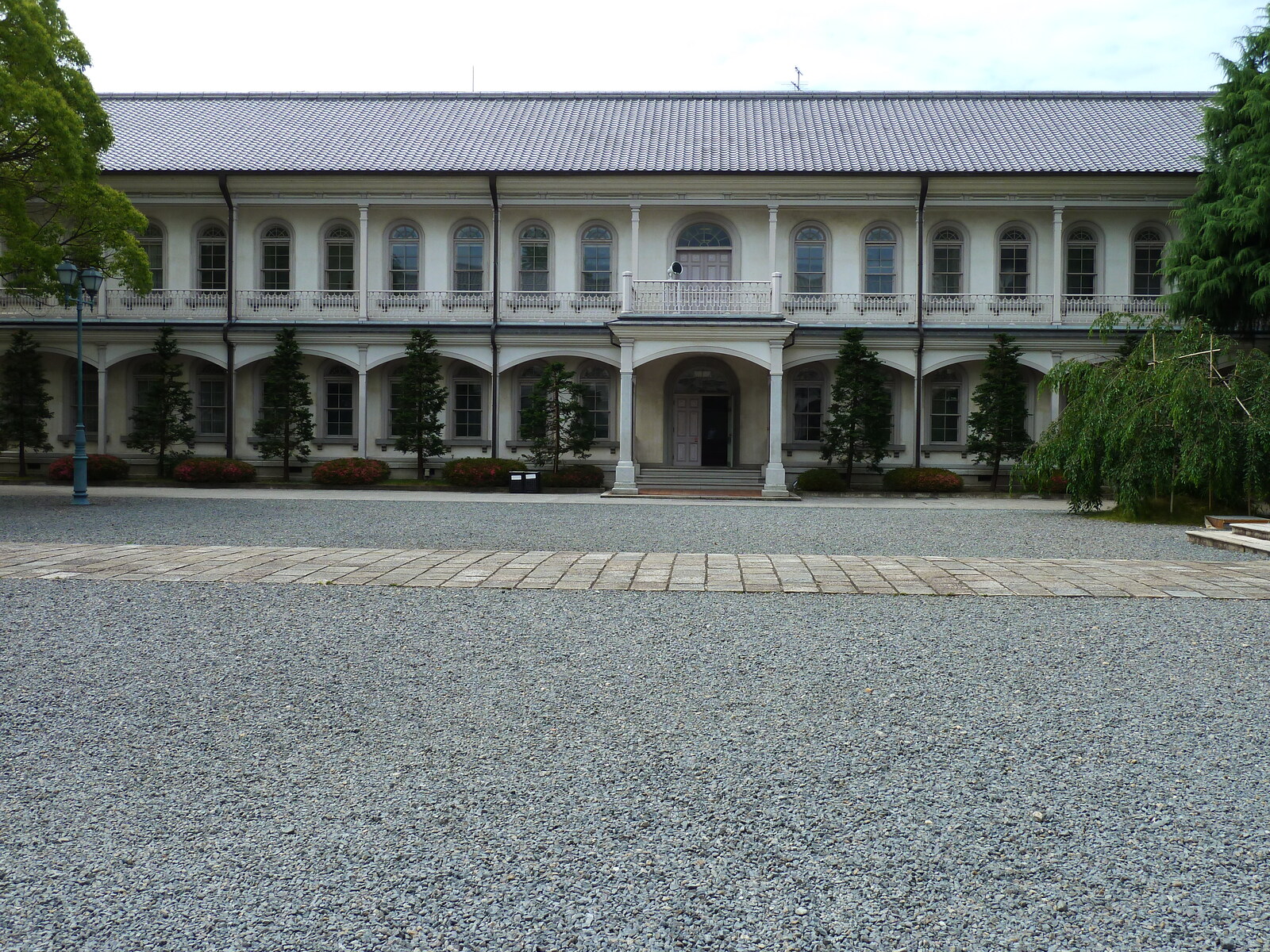 Picture Japan Kyoto Ryukoku University 2010-06 6 - Perspective Ryukoku University