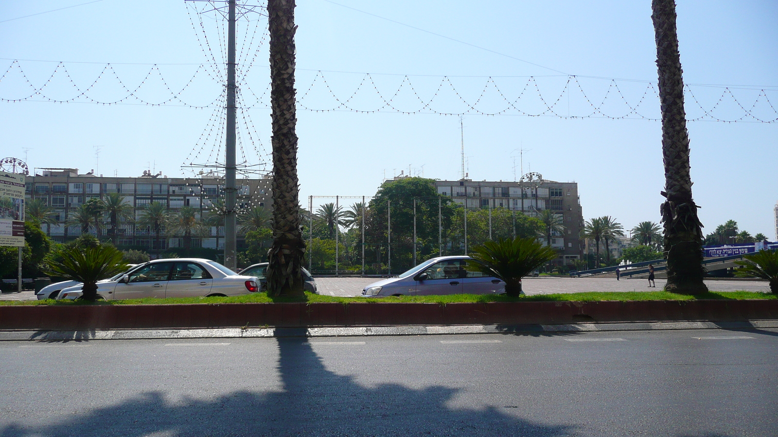 Picture Israel Tel Aviv Ibn Gvirol Street 2007-06 14 - Visit Ibn Gvirol Street