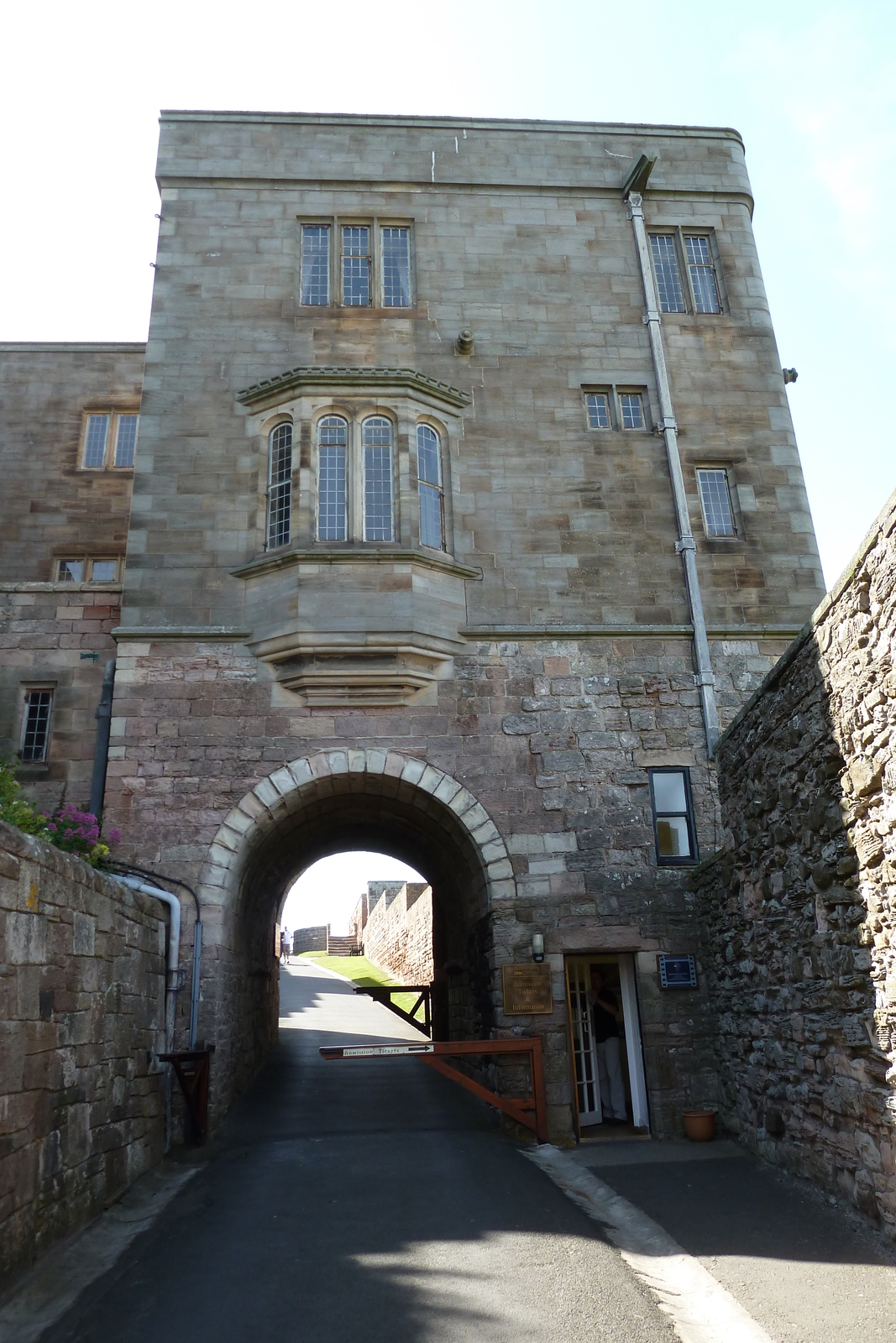 Picture United Kingdom Scotland Bamburgh Castle 2011-07 165 - Photo Bamburgh Castle