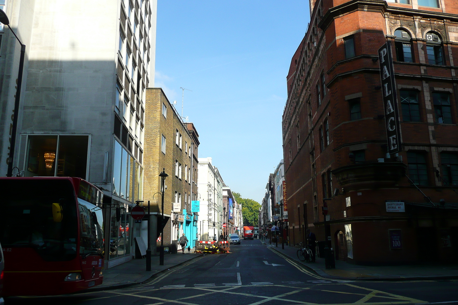 Picture United Kingdom London Shaftesbury Avenue 2007-09 78 - Photographers Shaftesbury Avenue