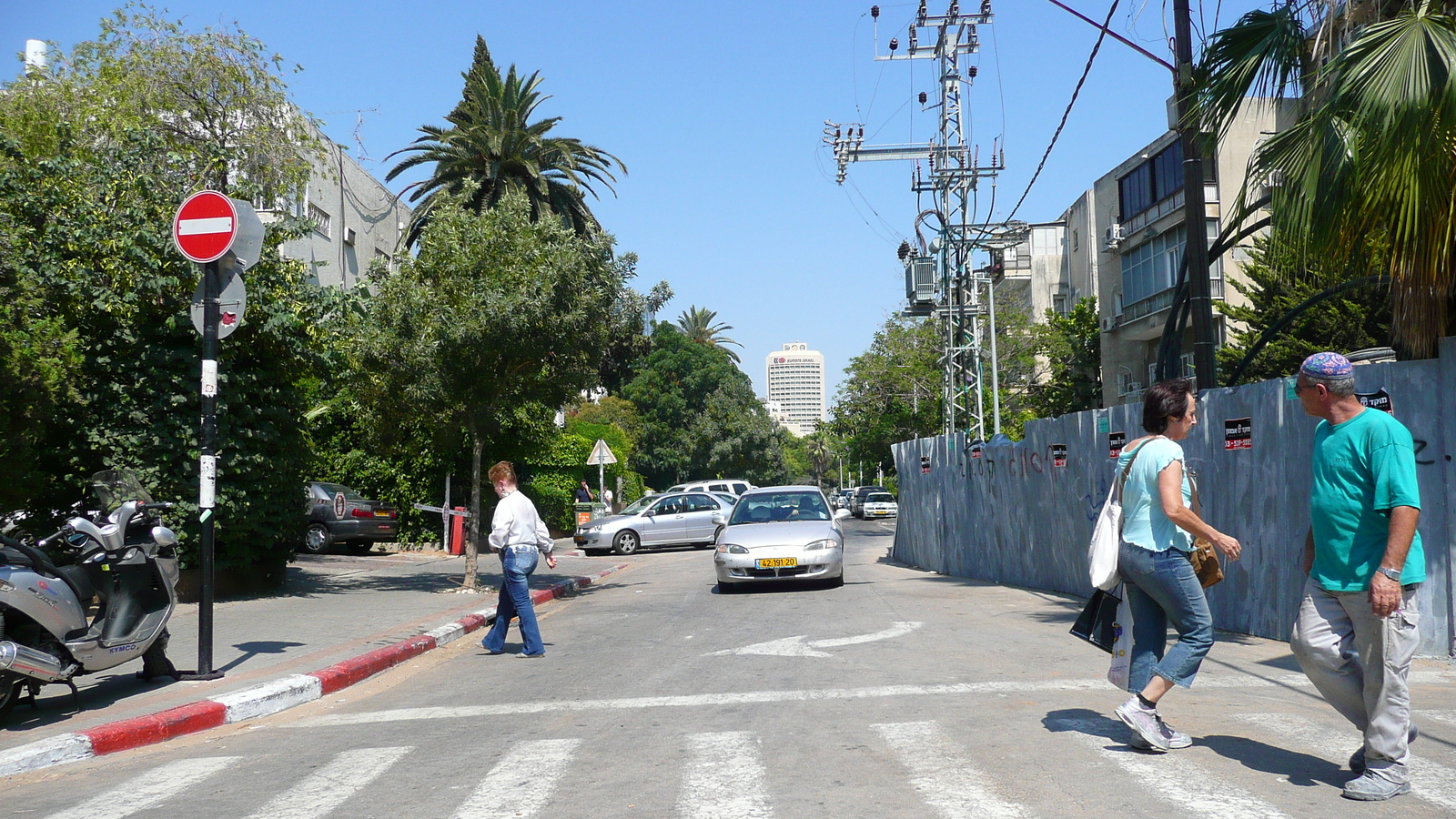 Picture Israel Tel Aviv Ibn Gvirol Street 2007-06 50 - Photographer Ibn Gvirol Street