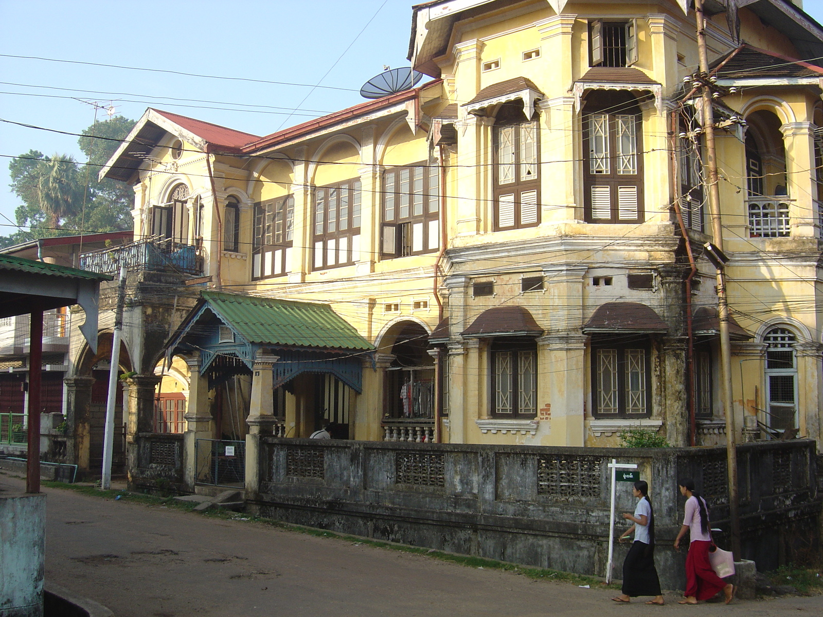 Picture Myanmar Myeik (Mergui) 2005-01 147 - Perspective Myeik (Mergui)