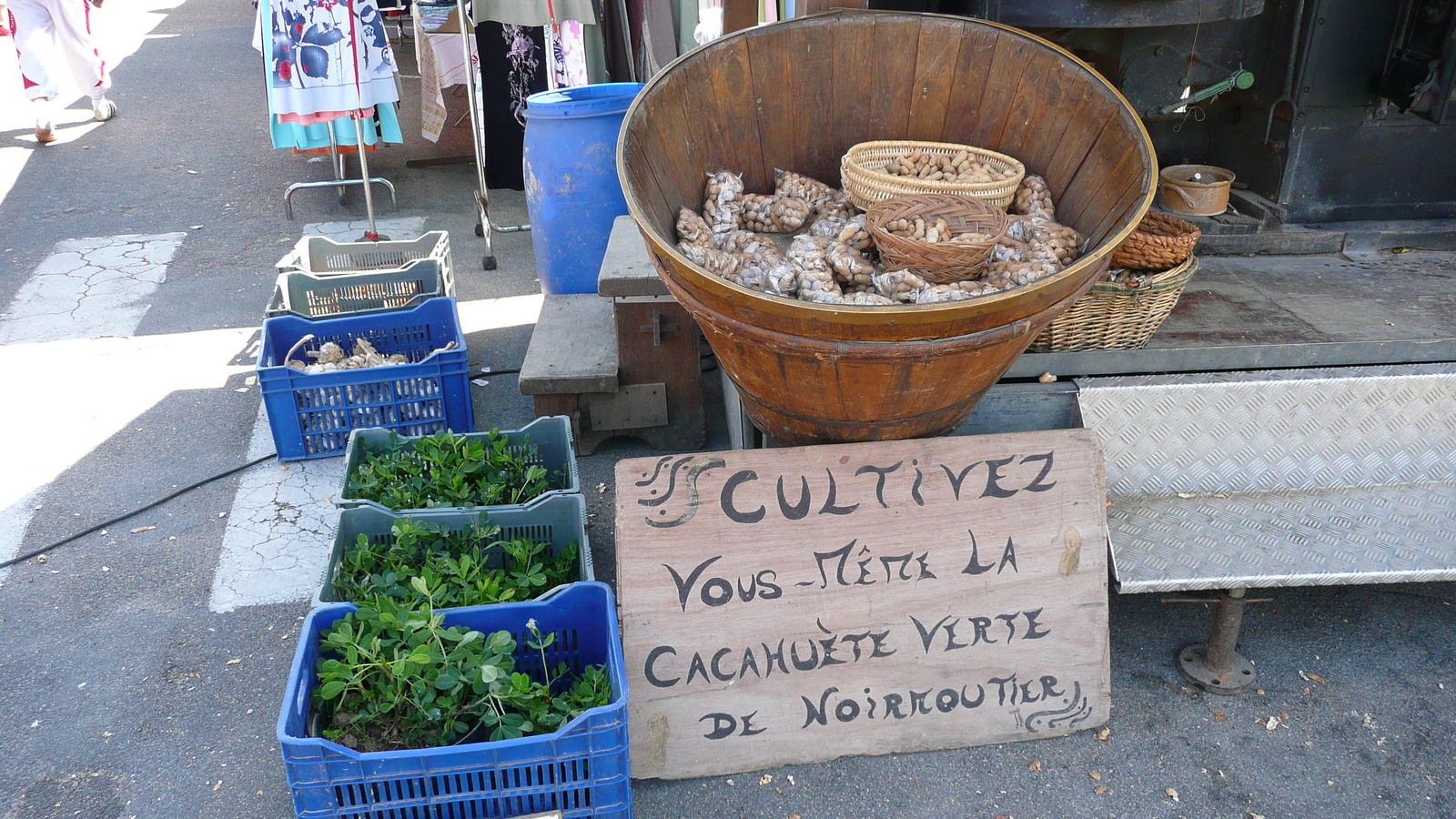 Picture France Prefailles Market in Prefailles 2007-07 30 - Trips Market in Prefailles