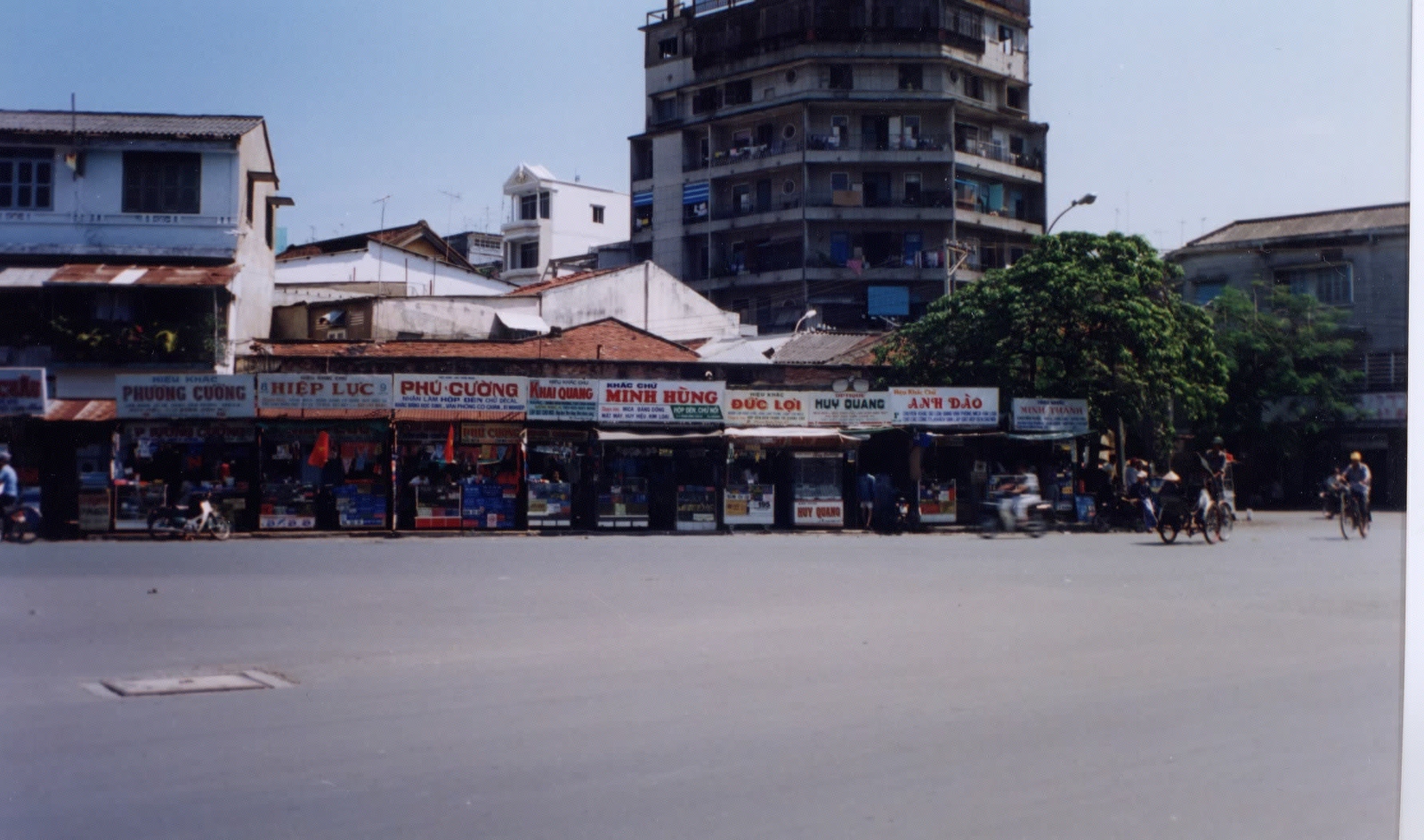 Picture Vietnam Saigon 1995-12 12 - Trail Saigon