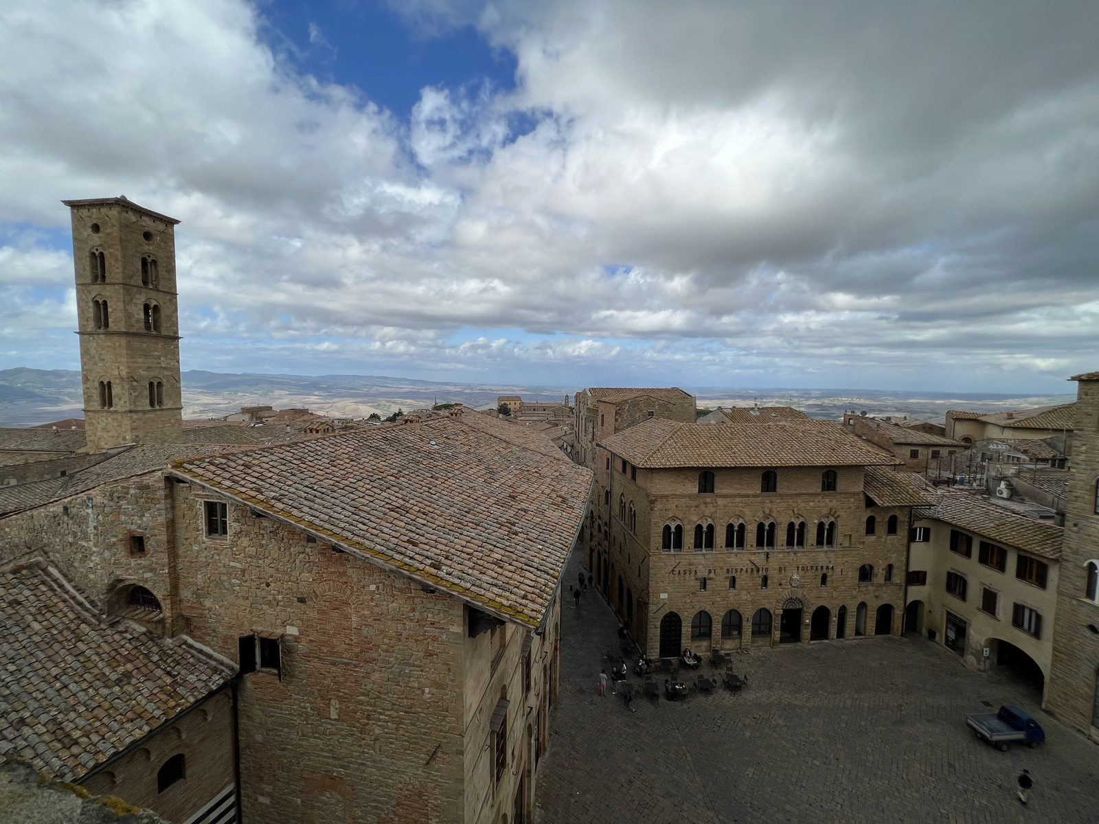 Picture Italy Volterra Palazzo dei Priori 2021-09 57 - Car Palazzo dei Priori