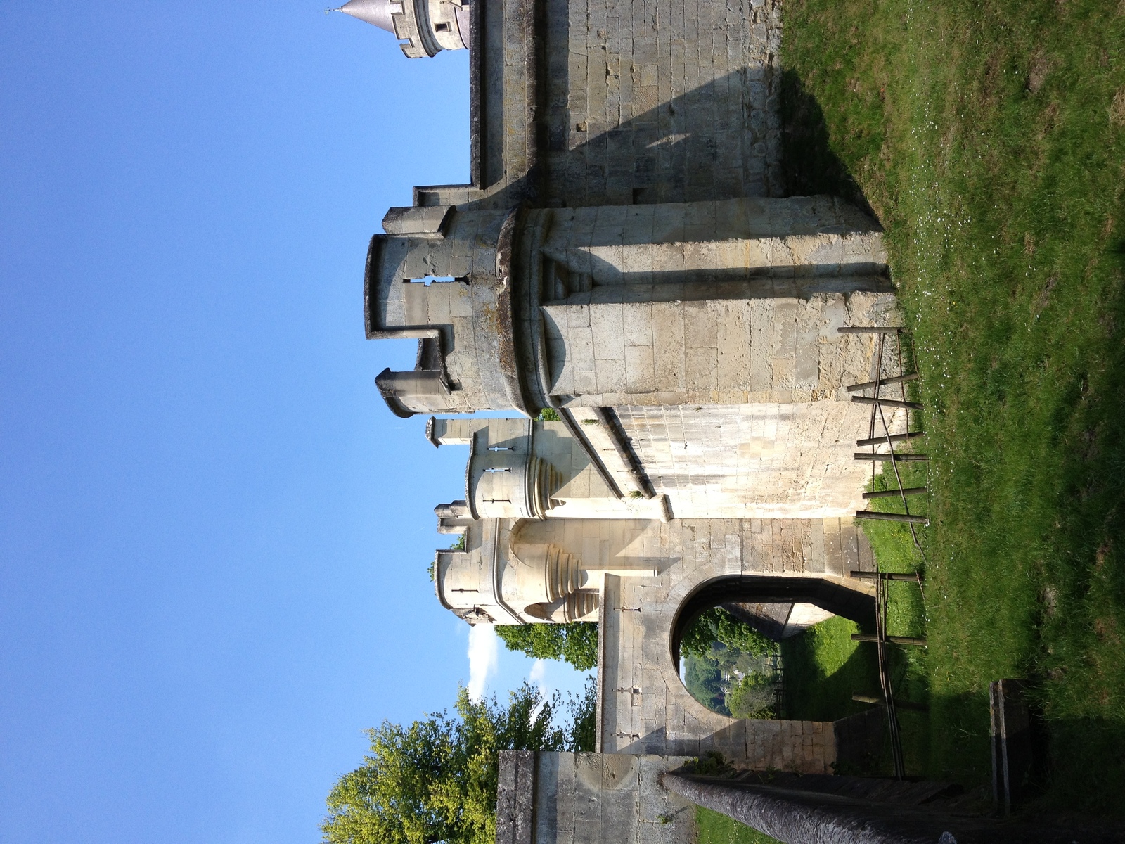 Picture France Pierrefonds 2014-05 34 - Tourist Pierrefonds