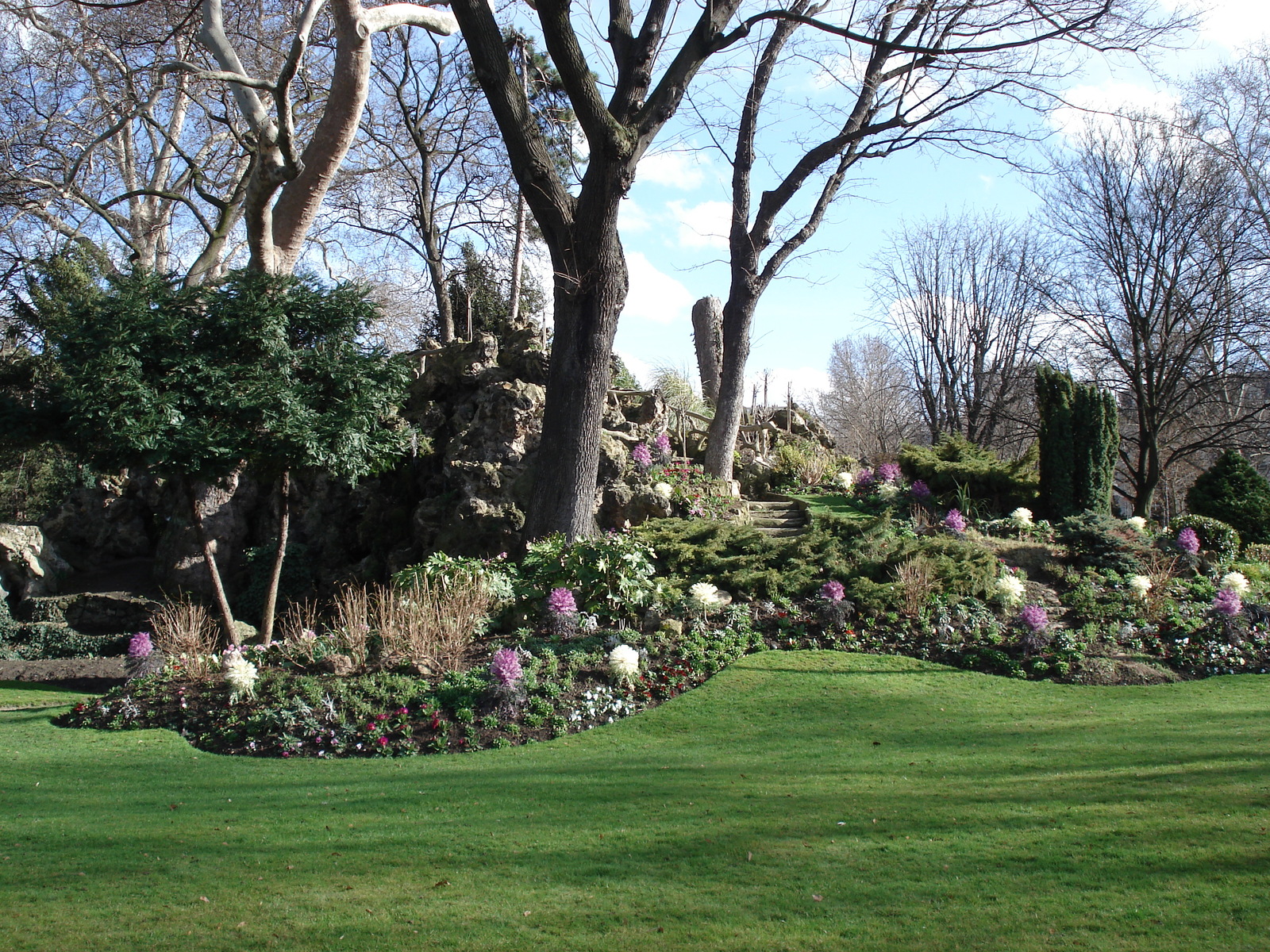 Picture France Paris Monceau Garden 2006-03 24 - Flight Monceau Garden