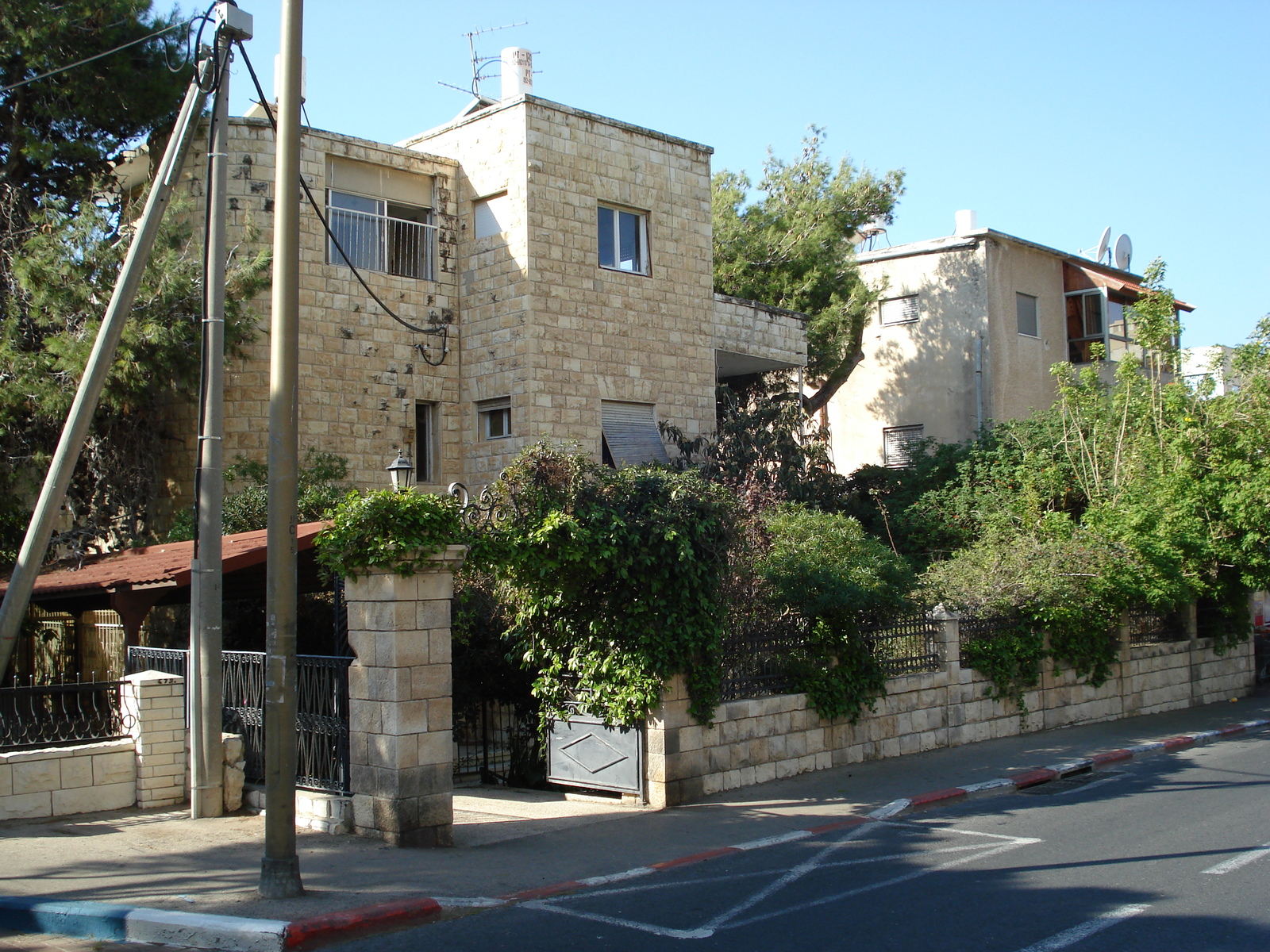 Picture Israel Haifa Carmel 2006-12 53 - Shopping Mall Carmel