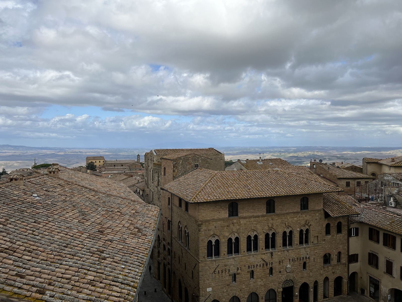 Picture Italy Volterra Palazzo dei Priori 2021-09 25 - Car Palazzo dei Priori