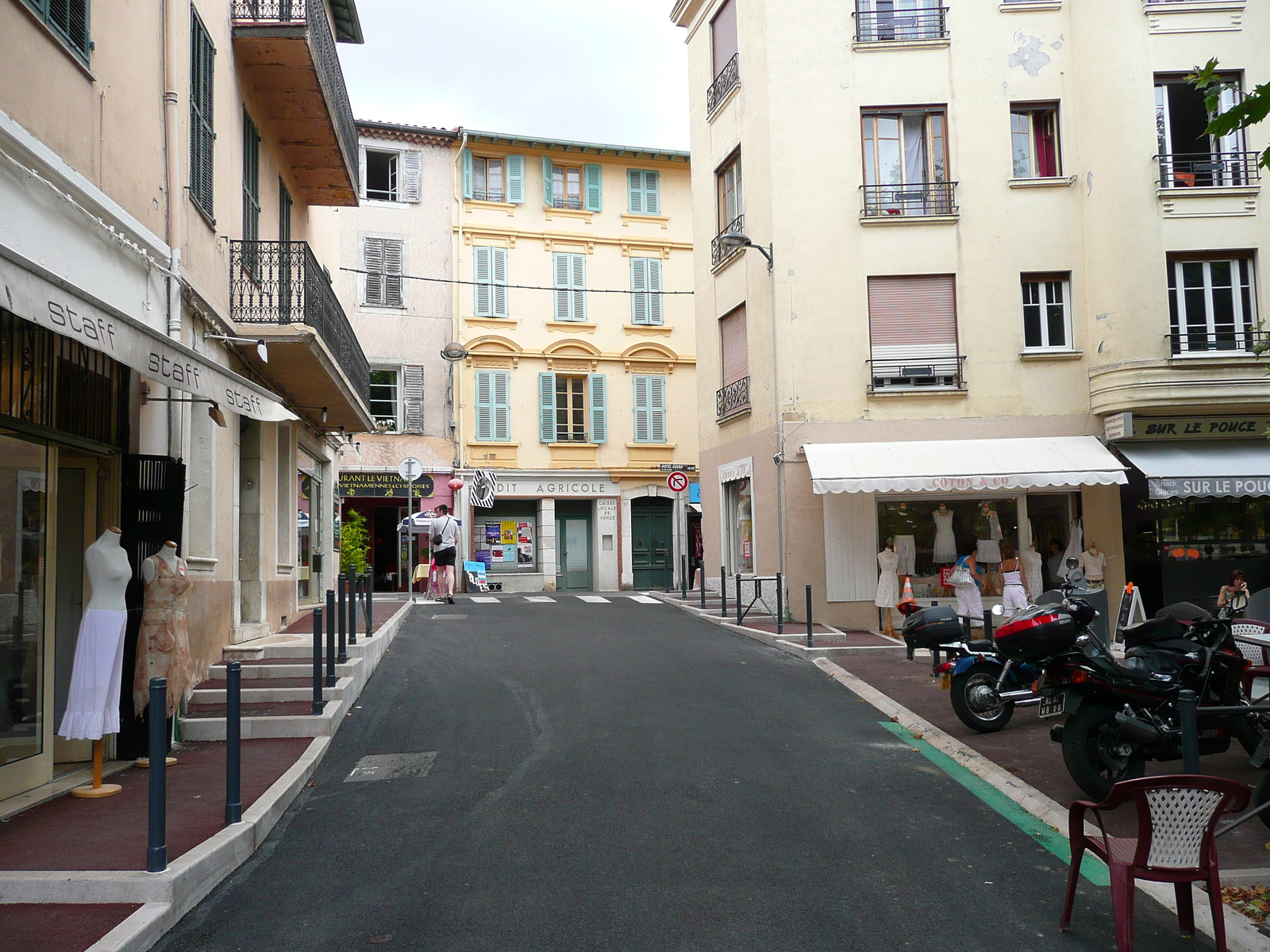 Picture France Vence Place du Grand Jardin 2007-07 7 - Flight Place du Grand Jardin