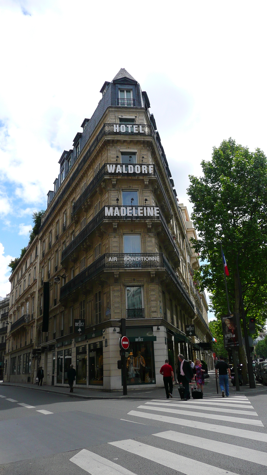 Picture France Paris Boulevard Malesherbes 2007-05 17 - Photographers Boulevard Malesherbes