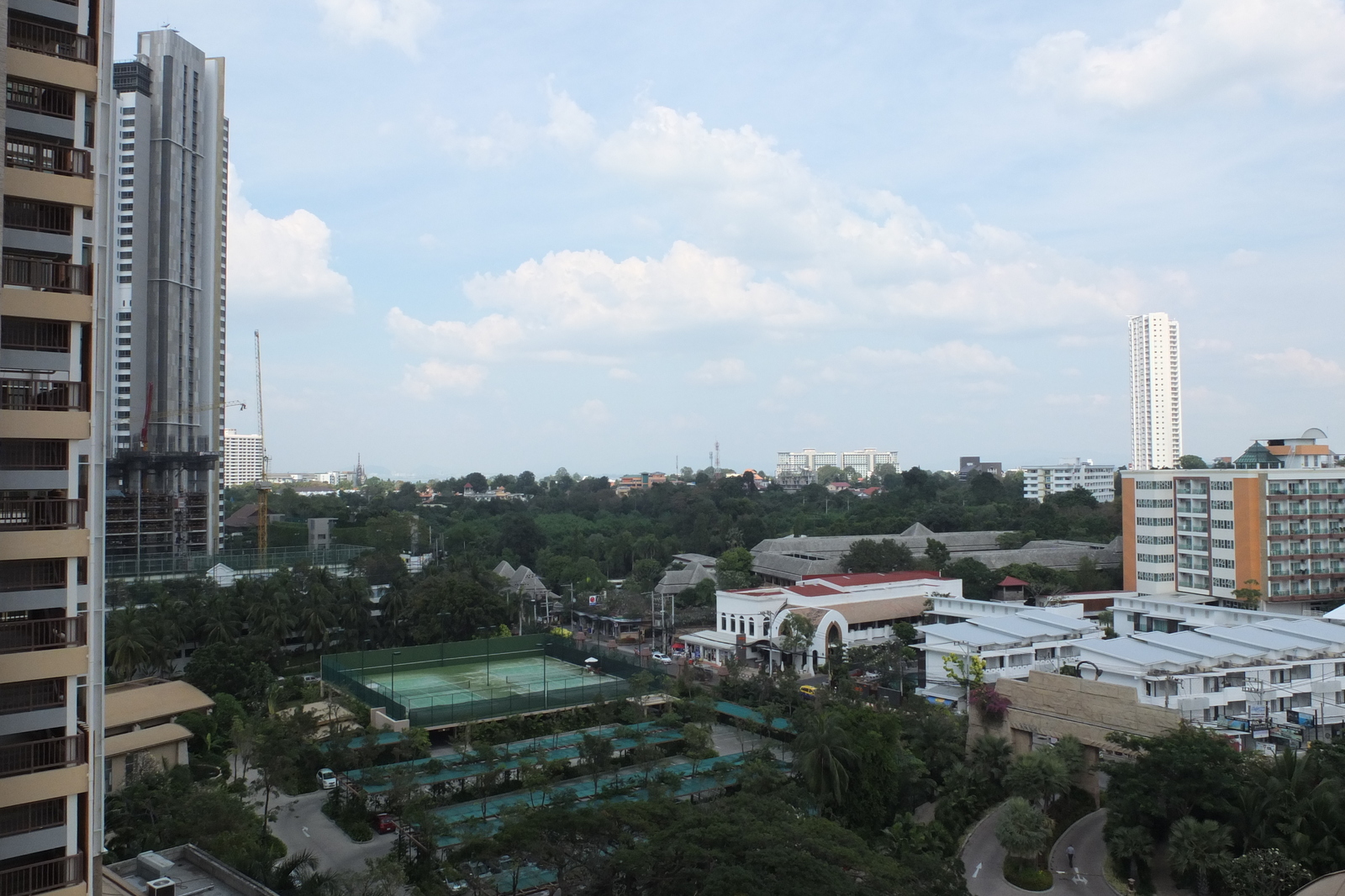 Picture Thailand Pattaya Centara Hotel 2012-12 52 - Car Centara Hotel