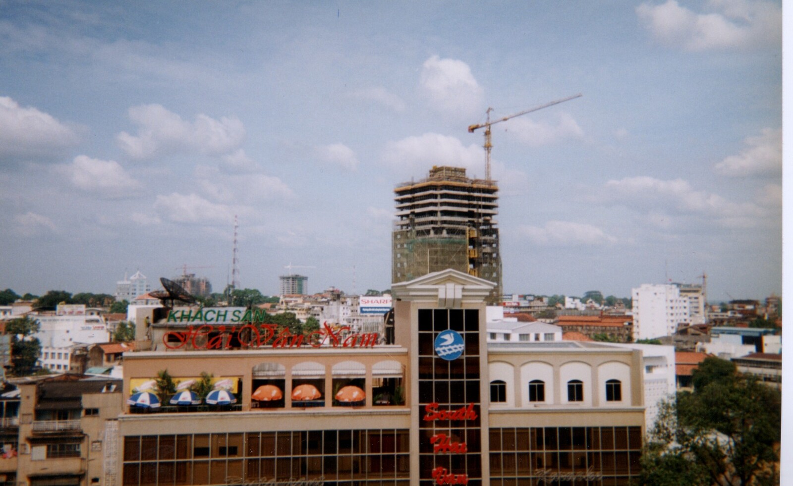 Picture Vietnam Saigon 1995-12 14 - Road Saigon