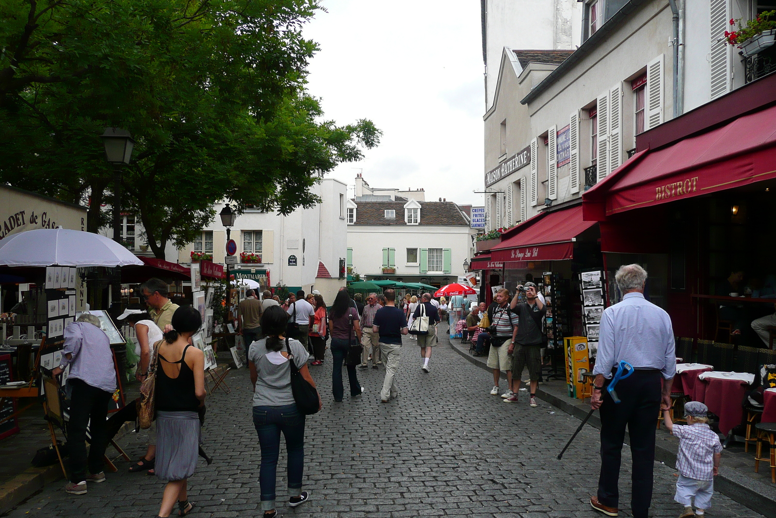 Picture France Paris Place du Tertre 2007-06 41 - Perspective Place du Tertre