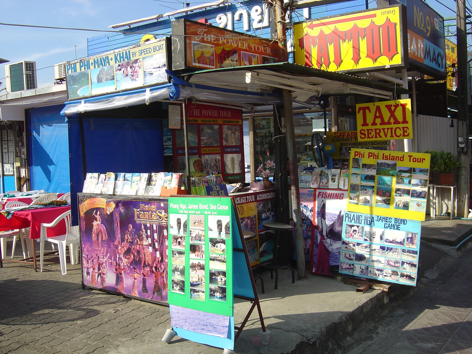 Picture Thailand Phuket Patong 2nd Road 2005-12 15 - Photographers 2nd Road