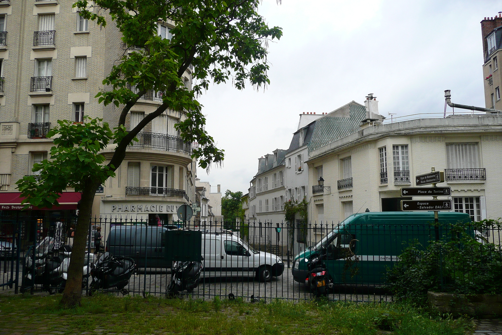 Picture France Paris Montmartre 2007-06 80 - Store Montmartre