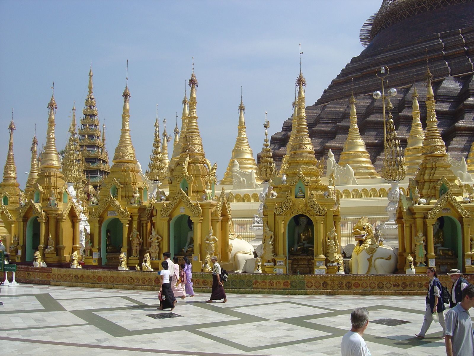 Picture Myanmar Yangon Shwedagon Pagoda 2005-01 33 - Views Shwedagon Pagoda