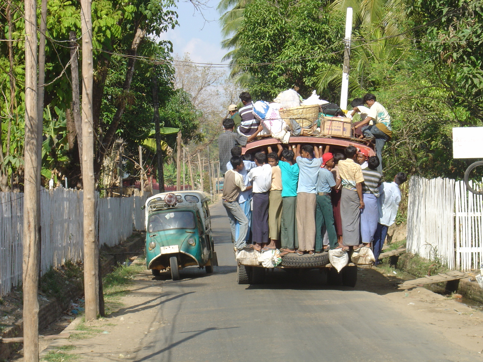 Picture Myanmar Myeik (Mergui) 2005-01 197 - Road Myeik (Mergui)