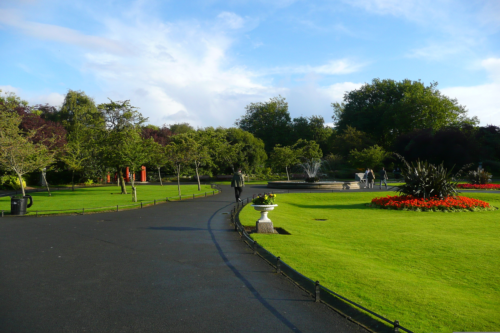 Picture Ireland Dublin St. Stephen's Green 2008-09 48 - Perspective St. Stephen's Green