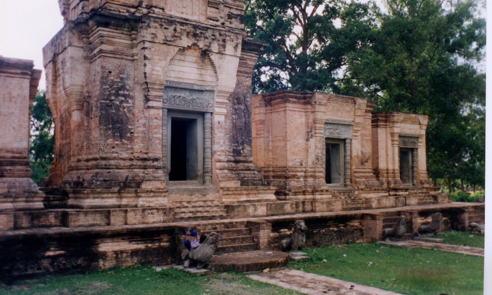 Picture Cambodia Angkor 1996-06 4 - Flights Angkor