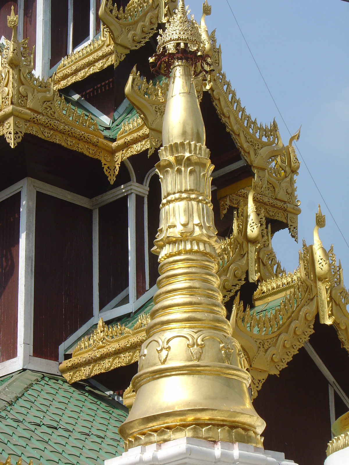 Picture Myanmar Yangon Shwedagon Pagoda 2005-01 22 - View Shwedagon Pagoda