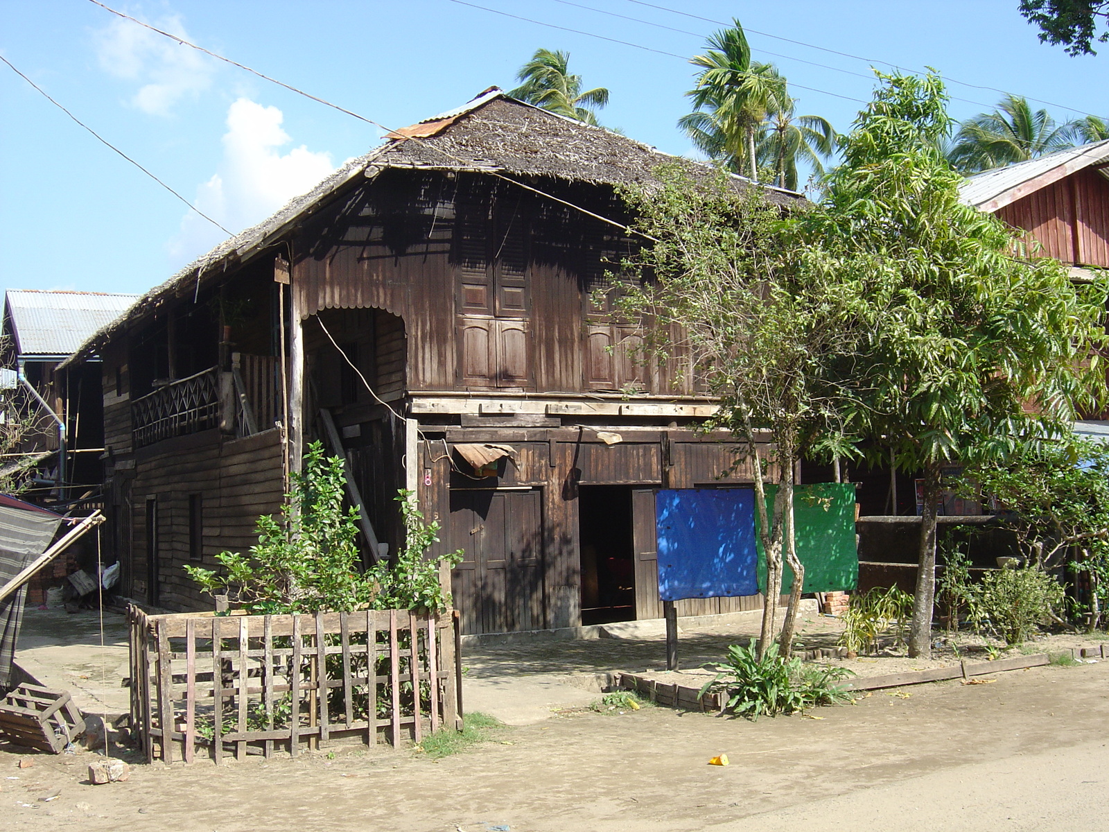 Picture Myanmar Myeik (Mergui) 2005-01 152 - Photographer Myeik (Mergui)