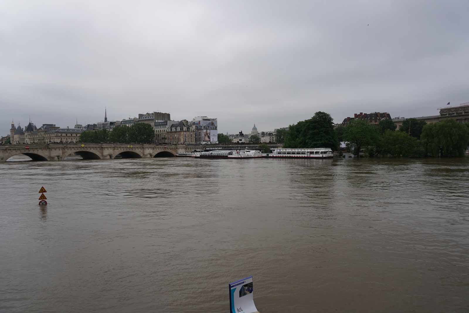 Picture France Paris Seine river 2016-06 9 - Car Seine river