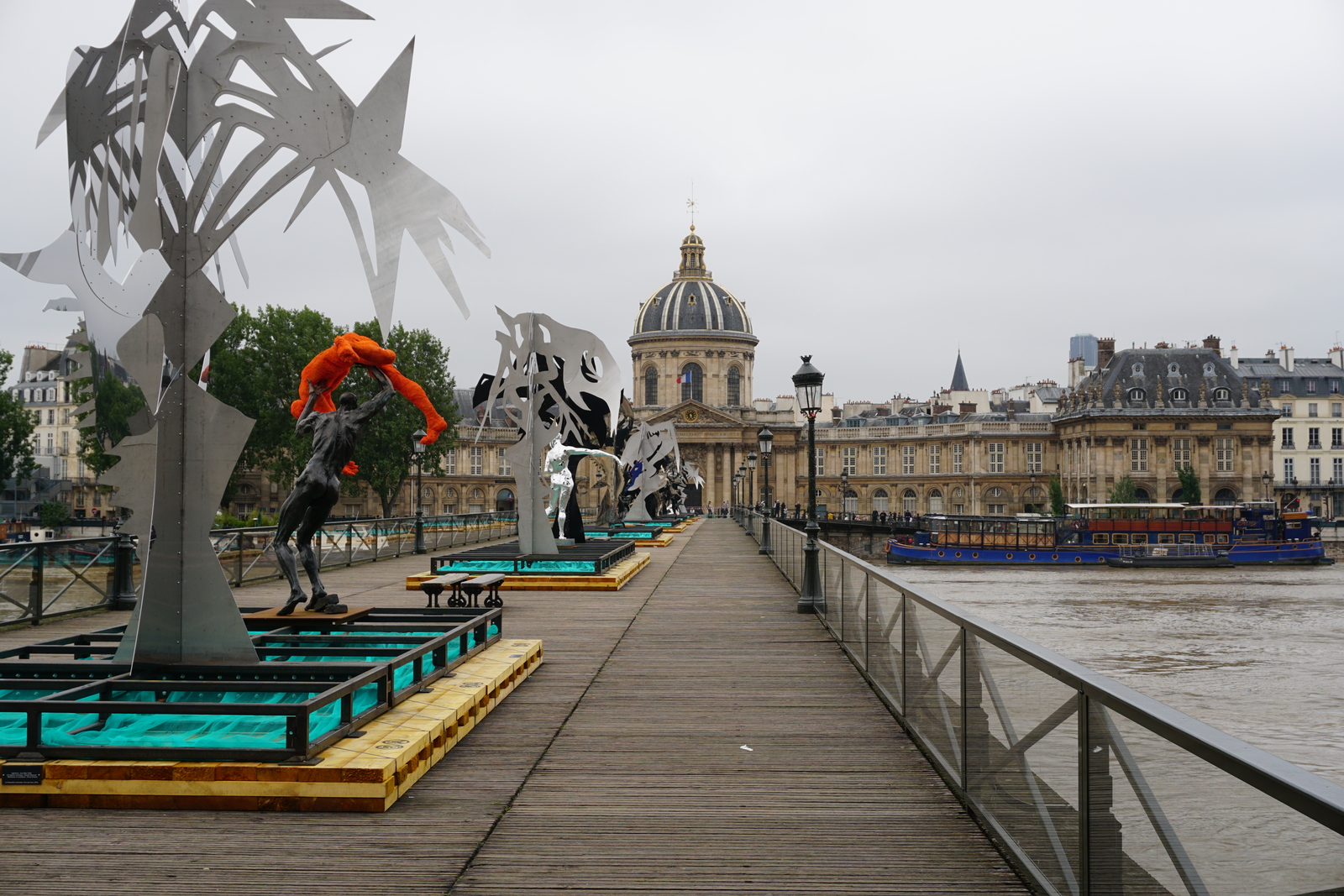 Picture France Paris Seine river 2016-06 27 - Shopping Mall Seine river