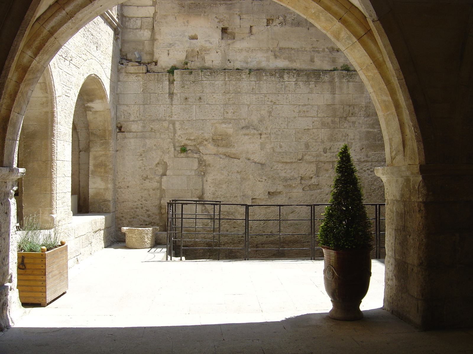 Picture France Baux de Provence 2004-08 68 - Photographer Baux de Provence