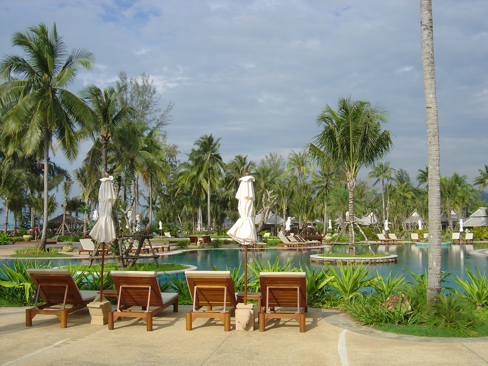 Picture Thailand Khao Lak Meridien Khao Lak Hotel 2005-12 18 - Perspective Meridien Khao Lak Hotel