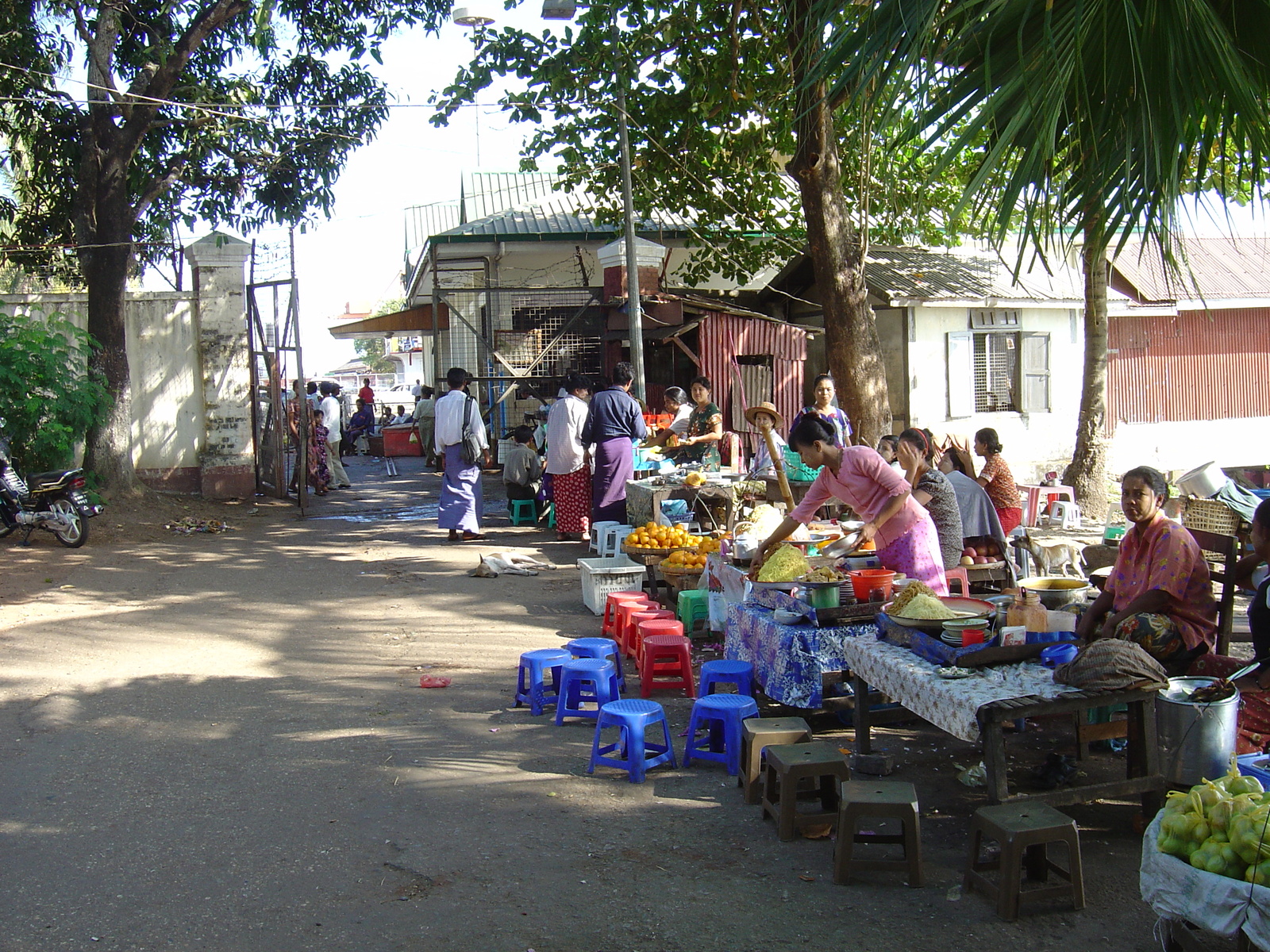 Picture Myanmar Yangon 2005-01 110 - Sight Yangon