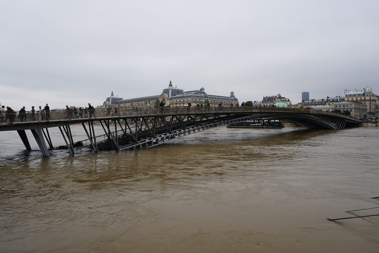 Picture France Paris Seine river 2016-06 11 - Perspective Seine river