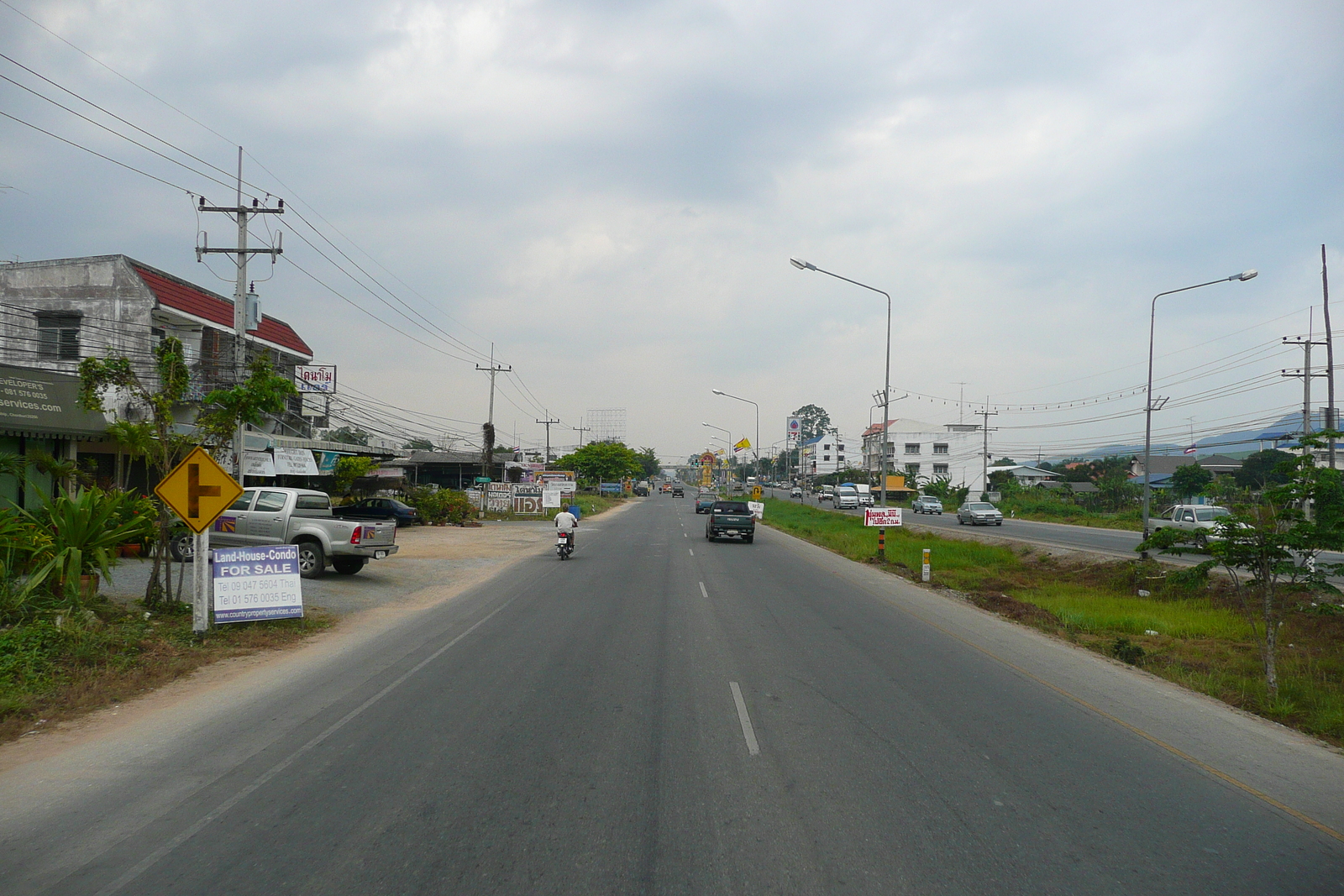 Picture Thailand Chonburi Sukhumvit road 2008-01 11 - Perspective Sukhumvit road