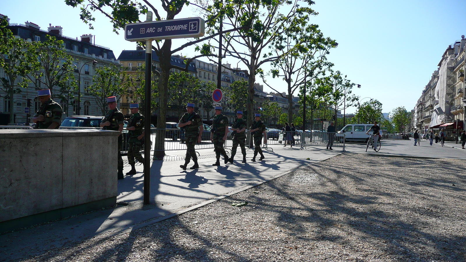 Picture France Paris Etoile and Arc de Triomphe 2007-05 137 - Photo Etoile and Arc de Triomphe