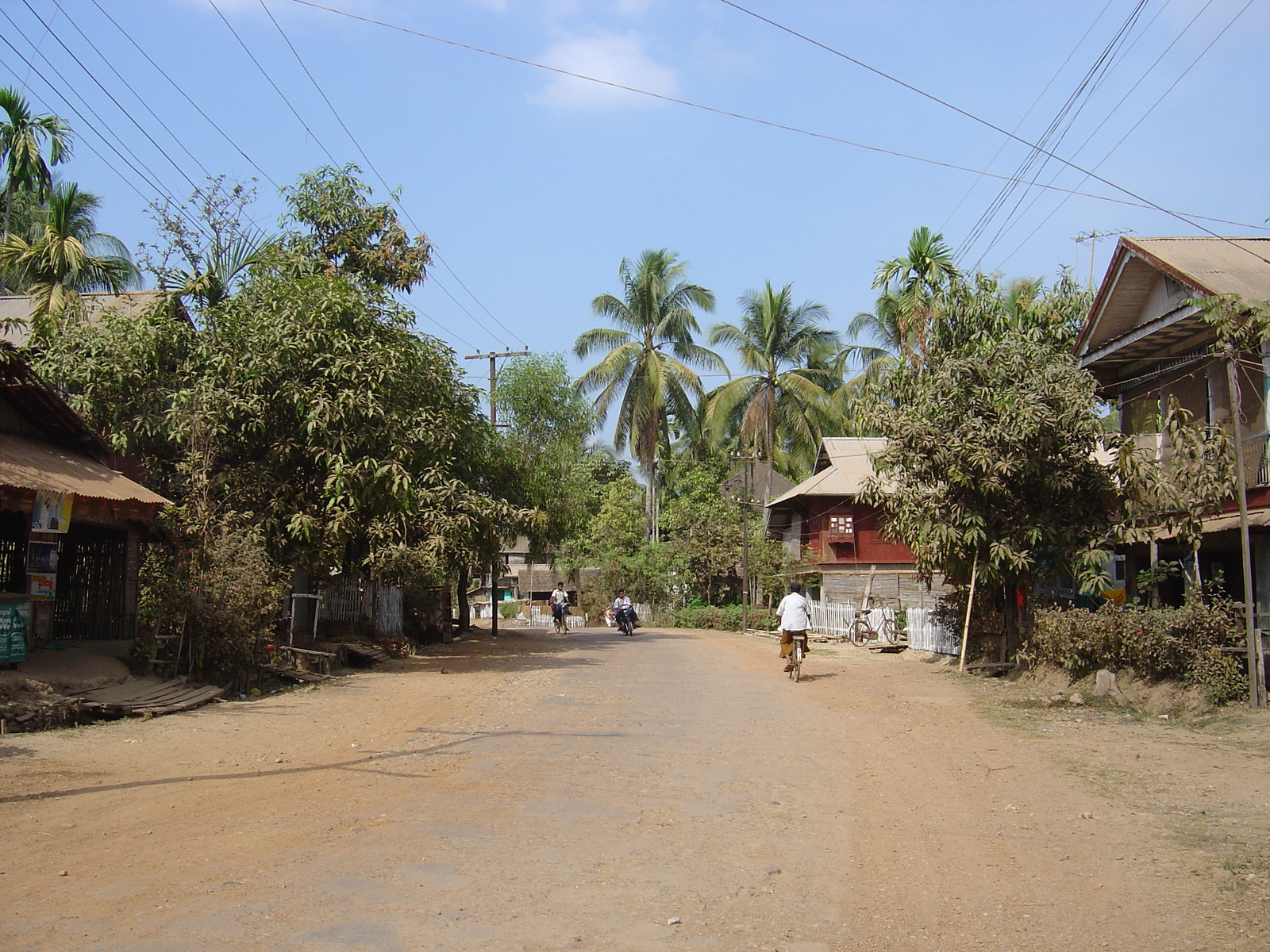 Picture Myanmar Road from Dawei to Maungmagan beach 2005-01 0 - View Road from Dawei to Maungmagan beach