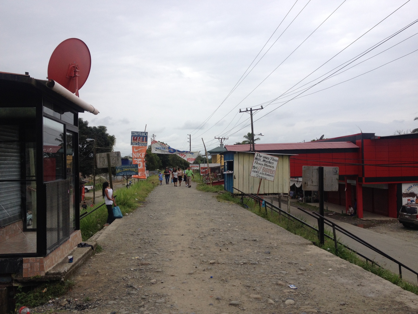 Picture Costa Rica Caraibean Border 2015-03 19 - Road Caraibean Border