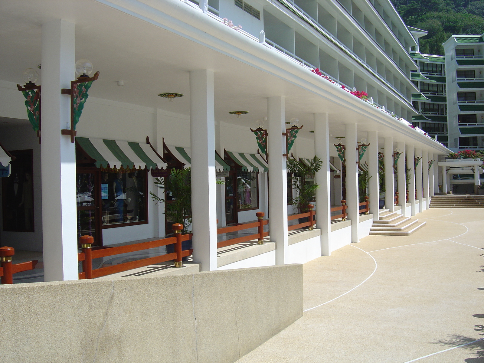 Picture Thailand Phuket Meridien Phuket Beach Hotel 2005-12 4 - Discover Meridien Phuket Beach Hotel