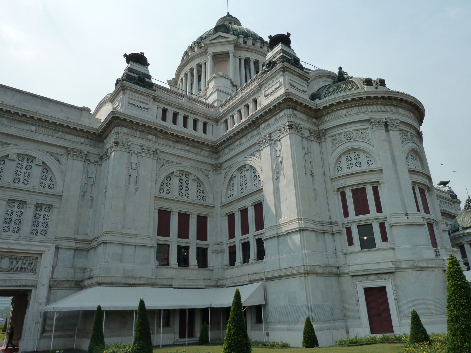 Picture Thailand Bangkok Vimanmek Palace 2011-01 42 - Perspective Vimanmek Palace