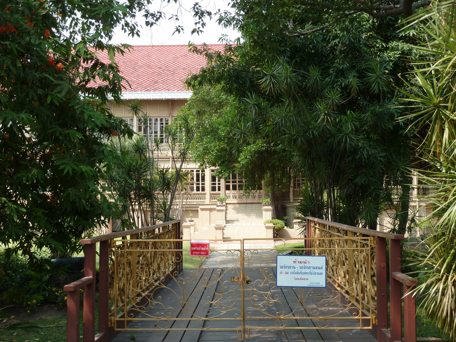 Picture Thailand Bangkok Vimanmek Palace 2011-01 55 - Sightseeing Vimanmek Palace