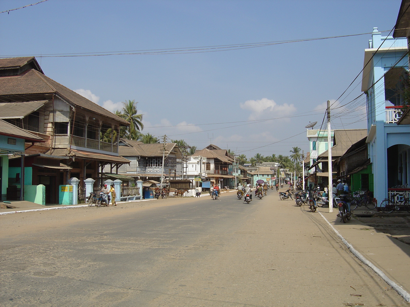 Picture Myanmar Dawei (TAVOY) 2005-01 180 - Shopping Mall Dawei (TAVOY)