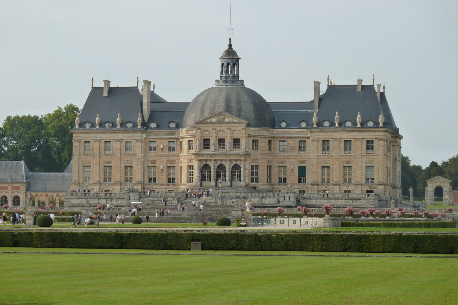 Picture France Vaux Le Vicomte Castle Vaux Le Vicomte Gardens 2010-09 16 - Car Vaux Le Vicomte Gardens