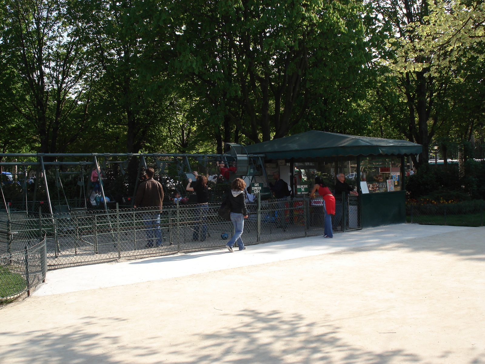 Picture France Paris Champs Elysees 2006-04 52 - Photographer Champs Elysees