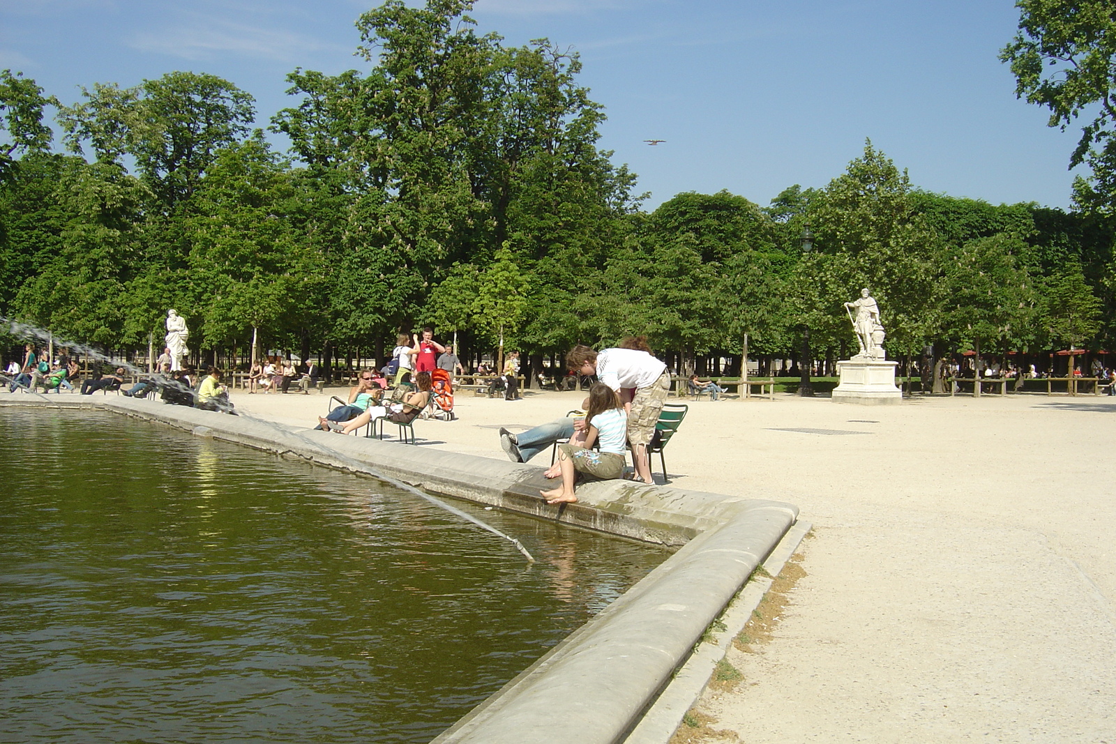 Picture France Paris Garden of Tuileries 2007-05 218 - Tourist Garden of Tuileries