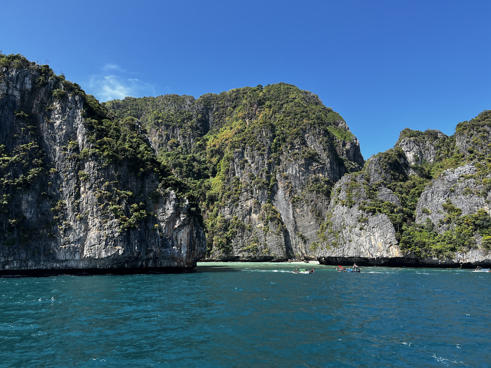 Picture Thailand Phuket to Ko Phi Phi Ferry 2021-12 62 - Photographer Phuket to Ko Phi Phi Ferry