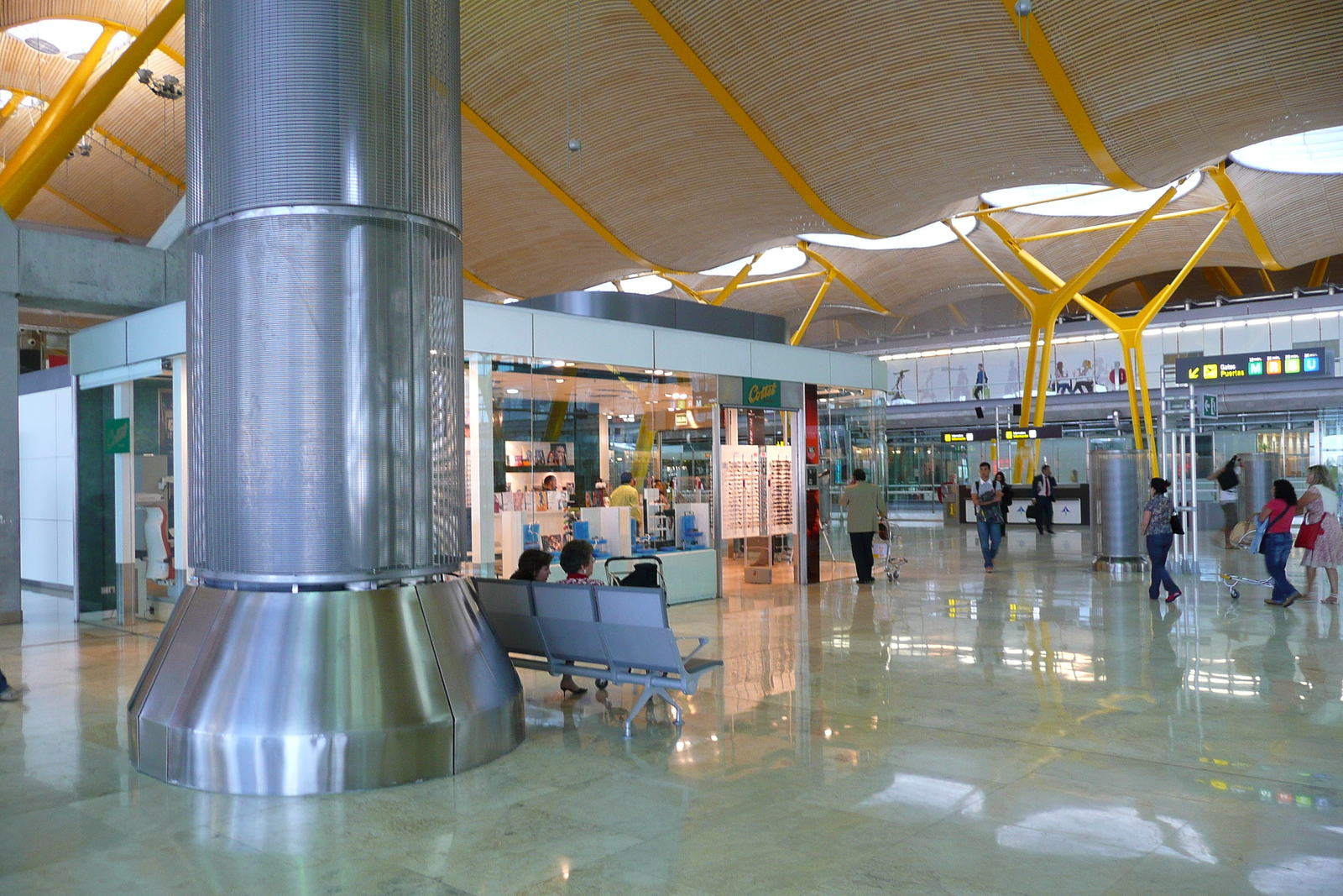 Picture Spain Madrid Barajas Airport 2007-09 47 - Photographers Barajas Airport